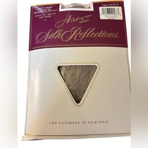 Vintage Hanes Silk Reflections Control Top Pantyhose SZ E/F in Soft Taupe